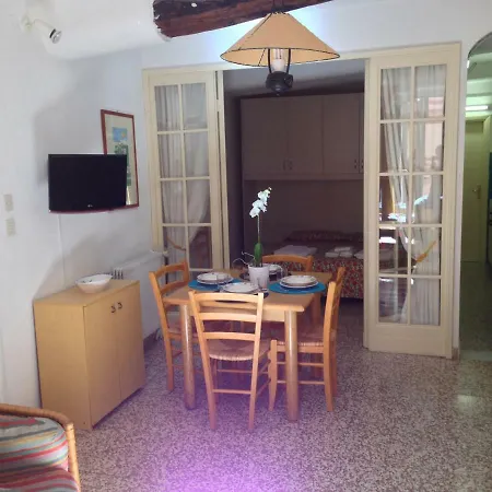 Casa In Centro Al Primo Piano A 5 Passi Da Tutto * 卡莫利