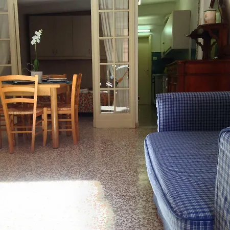 Casa In Centro Al Primo Piano A 5 Passi Da Tutto 卡莫利